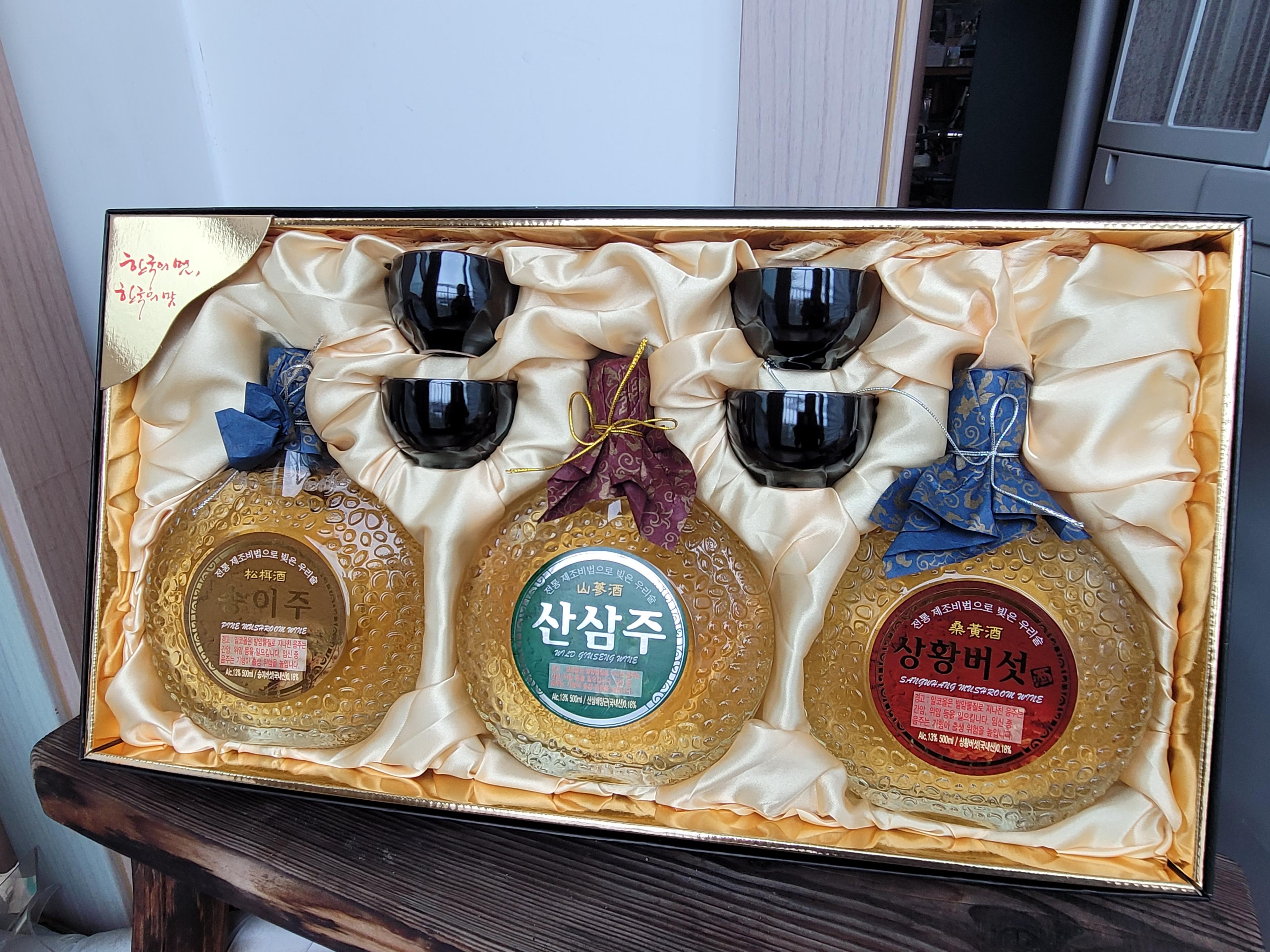 백운주가 전통주 백운명주 30호 선물세트(송이·산삼·상황버섯) 이미지