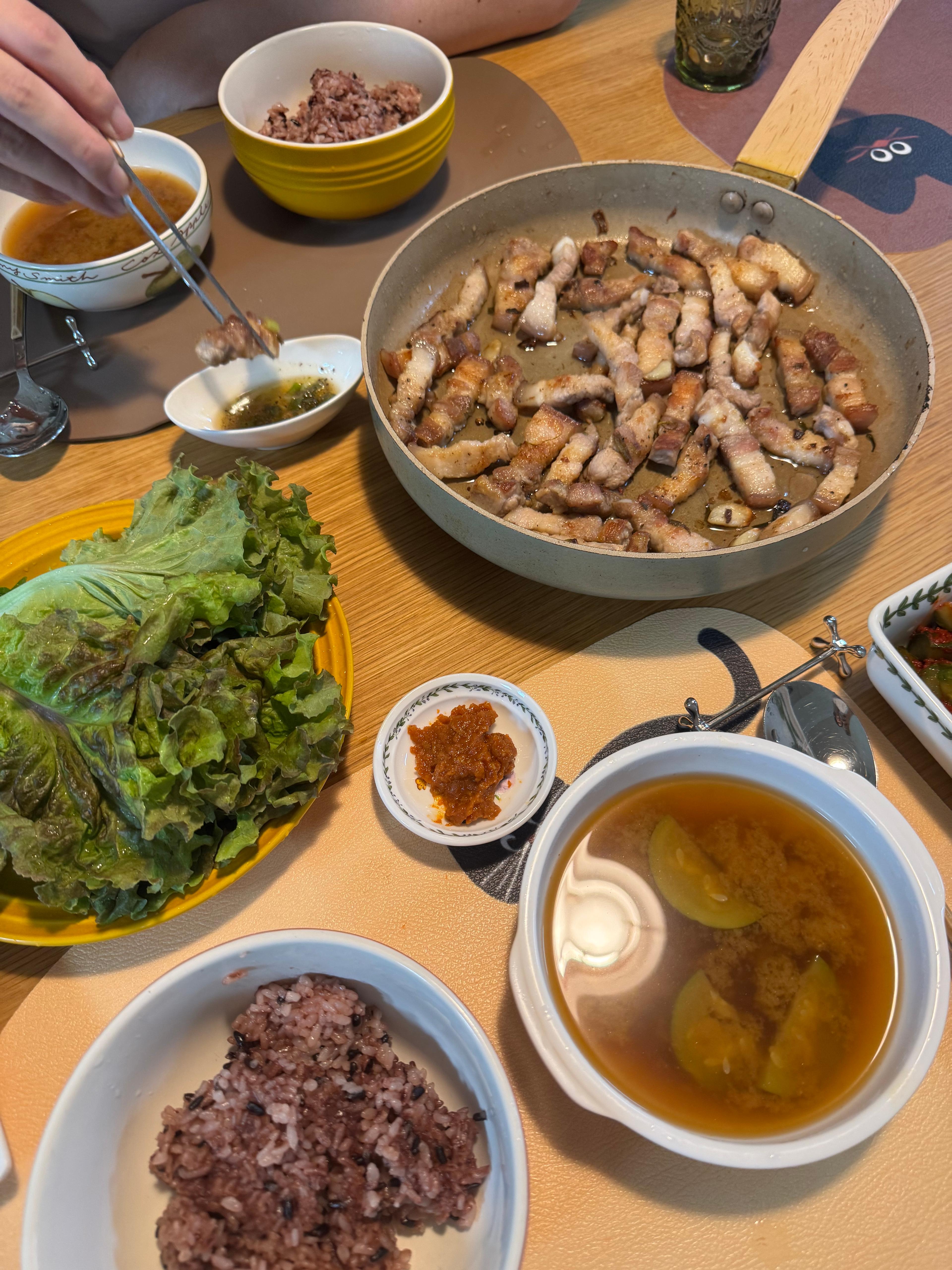 제주양돈농협 삼겹구이용 (500g 2개) + 앞다리 300g 선물 세트 이미지